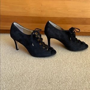 Neumann Marcus Heels